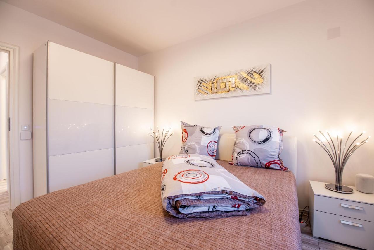 Luxury Westpark 2 Presidentialsuite With Lake View W4 Bukarest Exterior foto